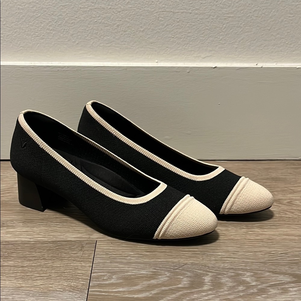 VIVAIA (NWOT) Julie Pro Almond-Toe Chunky Heels, Black/Cream, Size 39 (8 US) - Picture 4 of 11